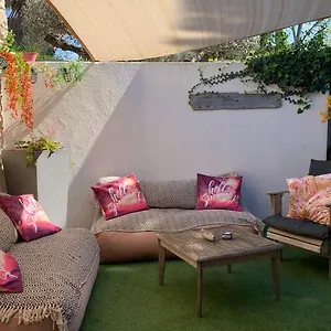 https://le-mas-des-mourguettes.fr-provencehotel.com